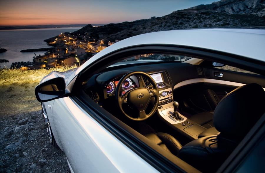  Infiniti G37 Coupe 2009 года  (фото 10 из 51)